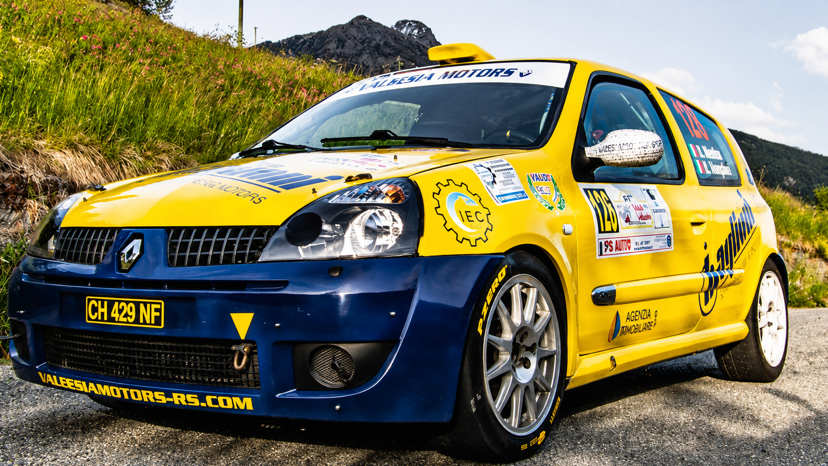 Auto da rally sponsorizzata da Ingenium et Consilium - Vista frontale